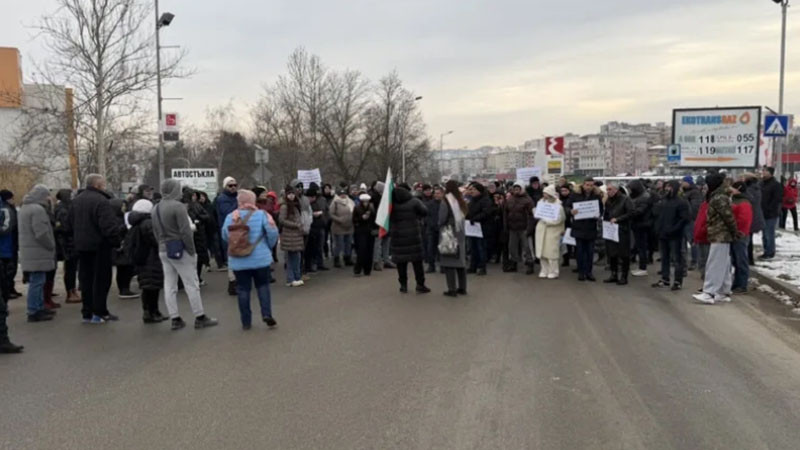 Протест срещу кариера затвори пътя София-Варна край Велико Търново