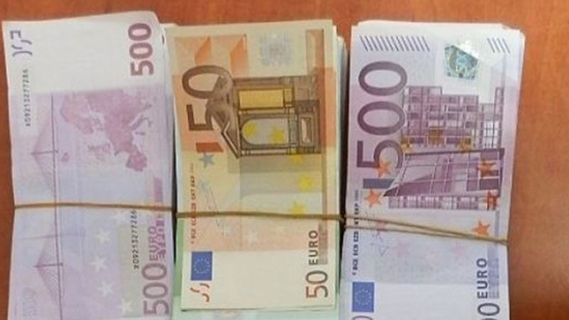 Намериха 350 000 евро в стената на дома на съдия в Скопие