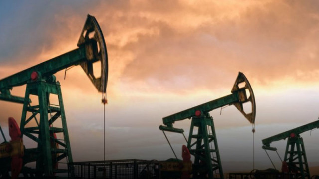 Цените на петрола се понижиха в ранната търговия тази сутрин след