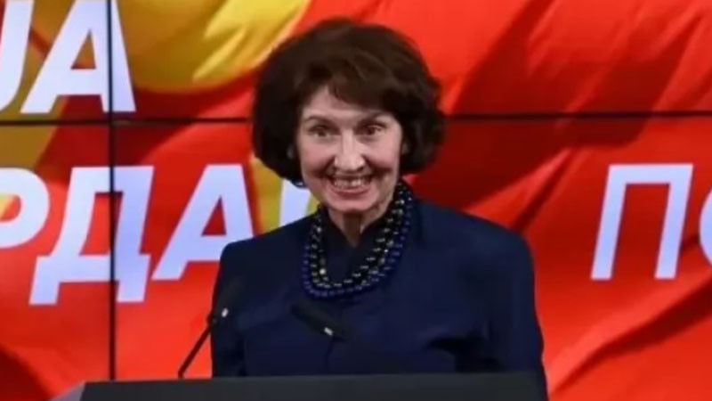 Силяновска: Не можем да бъдем Пенелопа, която, чакайки Одисей, непрекъснато променя конституцията си