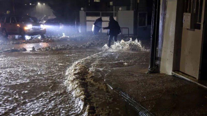 Наводнение взе жертви в Атина: Издадено е предупреждение за опасно лошо време