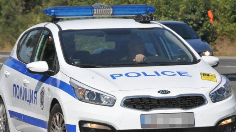 Задържаха рецидивист на пътя с 20 присъди, шофирал след употреба на два вида дрога