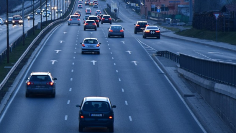 Изискването произтича от Регламент (ЕС) 2019/2144 и е част от по-широките