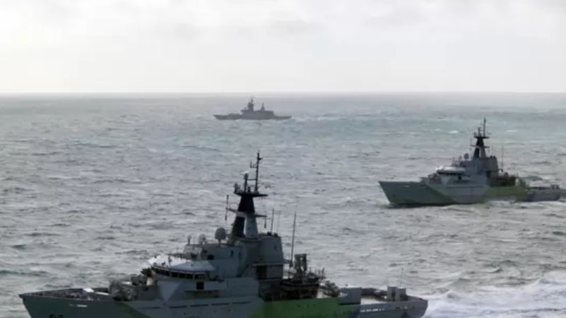 Британският боен флот проследи руски военни кораби в Ламанша