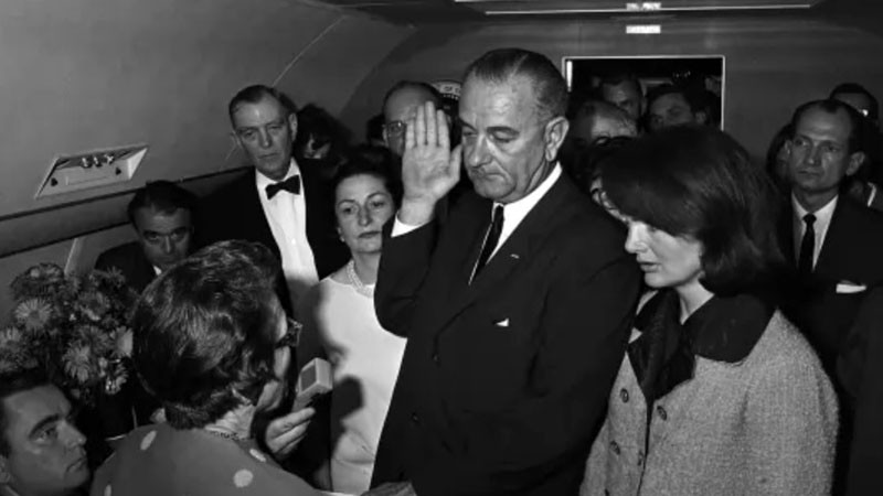 Борислав Цеков: Илияна Йотова трябваше да положи клетва като президент