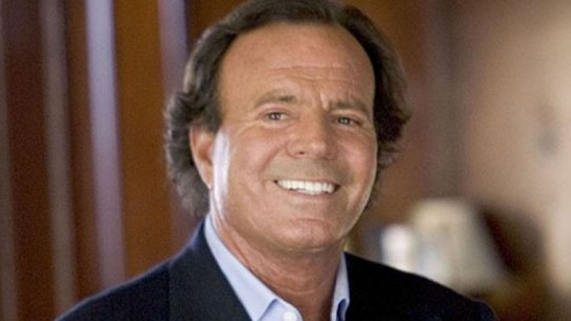 Прокуратурата в Испания отказа да разследва обвинения срещу Хулио Иглесиас