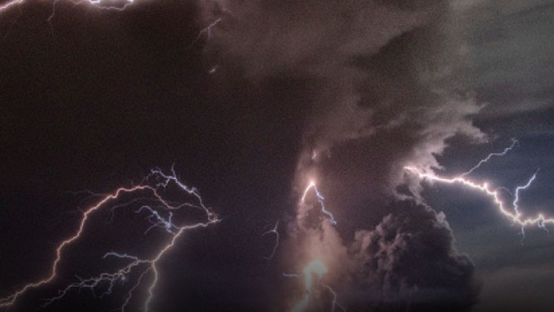 Мълния рани 89 души на митинг в Бразилия