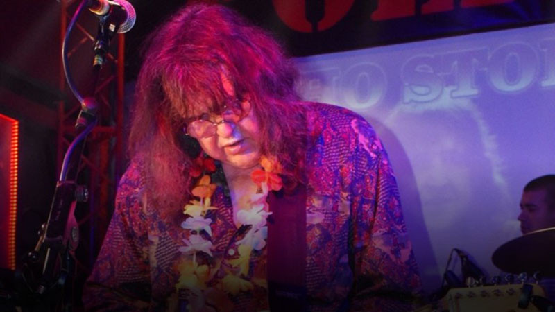 Почина легендарния китарист Илия Караянев