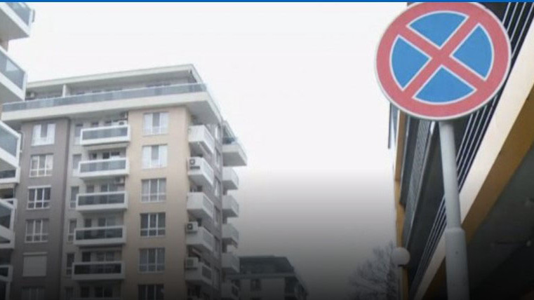 Знак, забраняващ престоя и паркирането, е бил откраднат седем пъти в Пловдив.