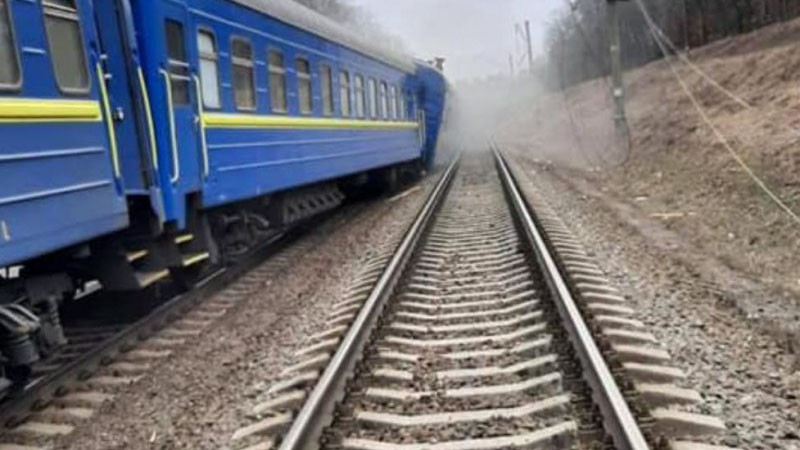 Два товарни влака се удариха в Старозагорско