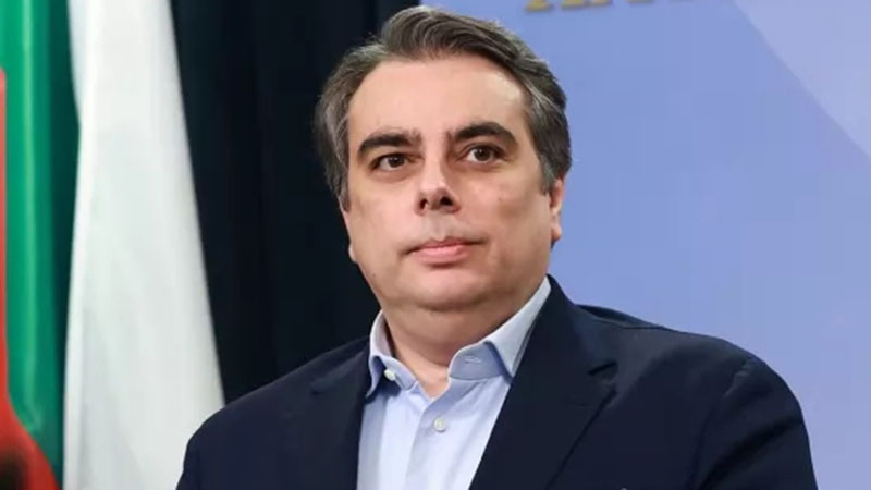 Асен Василев: За нас е важно в каква посока върви страната. Ако иска, Радев може да ни подкрепи