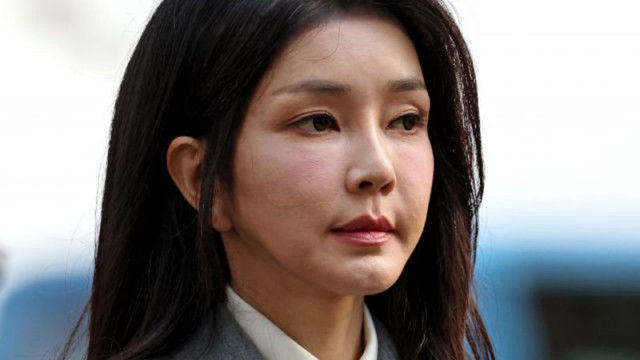 Южнокорейски съд осъди бившата първа дама Ким Кън Хи на една година