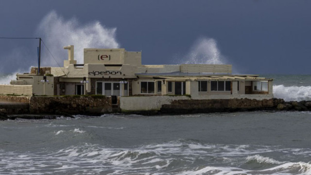 Бурята Кристин остави без електричество над 800 000 души в Централна и Северна