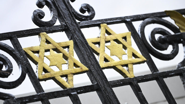 Автомобил се вряза в синагога в Ню Йорк