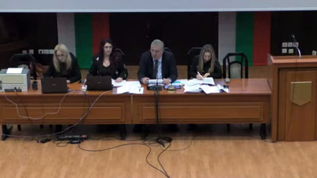 В началото на днешното заседание на Общинския съвет във Варна