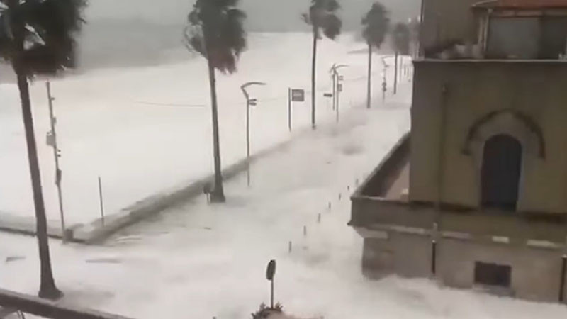 Средиземноморският циклон "Хари" остави дълготрайни следи в три италиански области