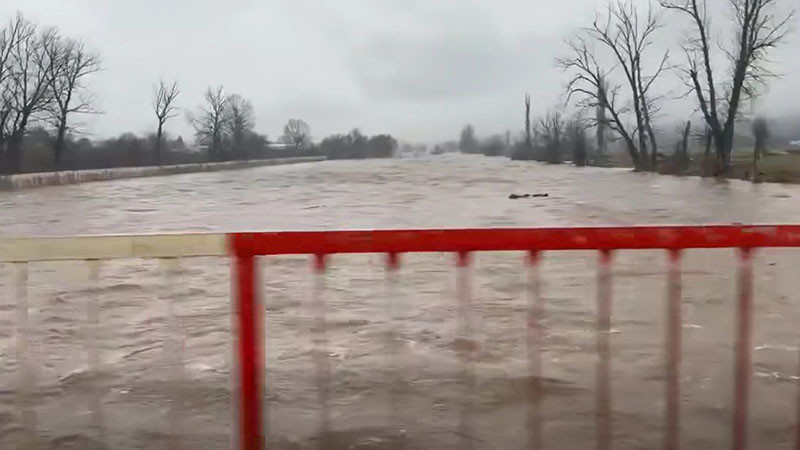 87 л/кв.м дъжд: Свлачища и отнесени пътни настилки в община Крумовград