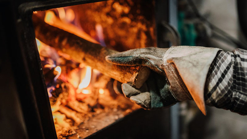 Любовта на жителите на Лондон към печките на дърва предизвиква дебат за замърсяването