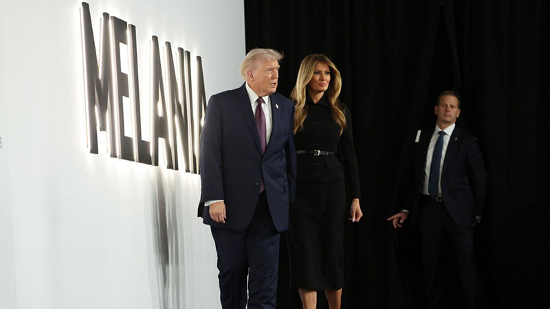 Мелания събра роднините на премиерата на филма си