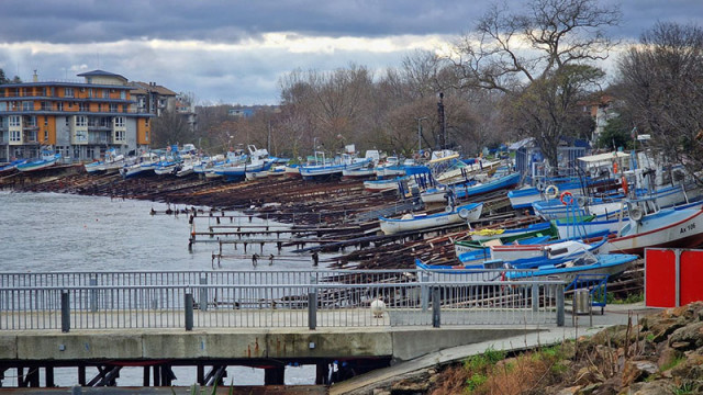 Установена е ерозия в района източно от крайбрежната алея в Ахтопол
