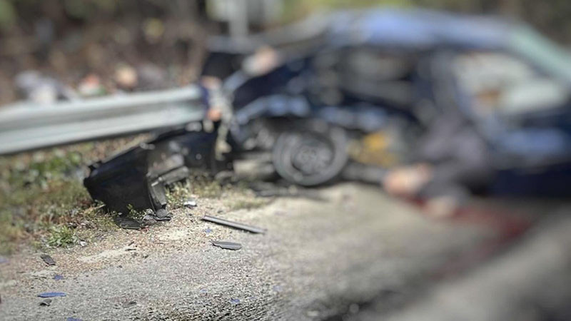 Трима ранени са в болница след челен сблъсък между две коли край Враца