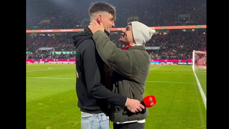 По "мъжки" вече и във футбола: Мъж-рефер в Германия предложи брак на приятеля си на стадиона