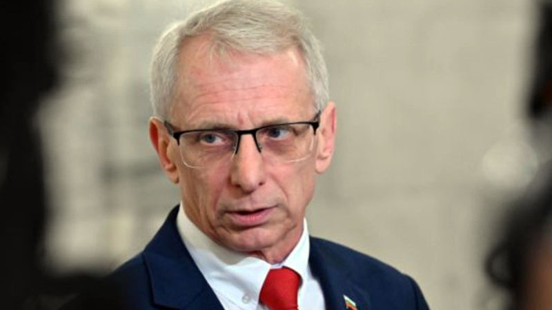 Когато президентът заявява, че ще се бори за олигархията, да