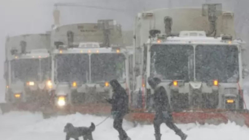 Почти 90 души загинаха в снежната буря, която удари източното крайбрежие на САЩ