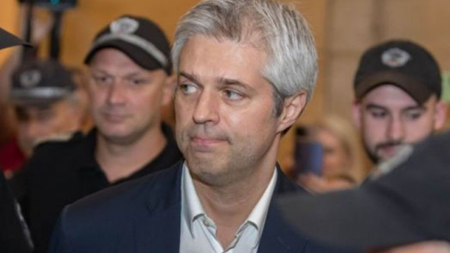 Искът бе за неправомерно отсъствие от работното място и незаконосъобразно