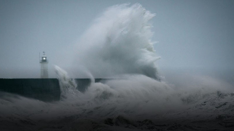 Буря със силни пориви на вятъра рани петима души в Испания