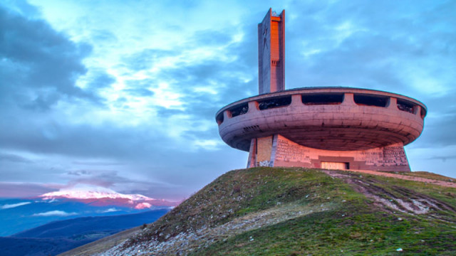Паметникът на Бузлуджа един от символите на комунизма у нас