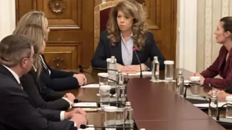 Йотова посрещна ГЕРБ-СДС: Няма да бъде лесно през следващите седмици