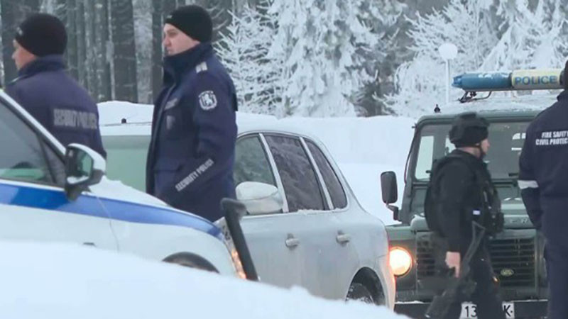 Издирват и непълнолетен по случая "Петрохан"