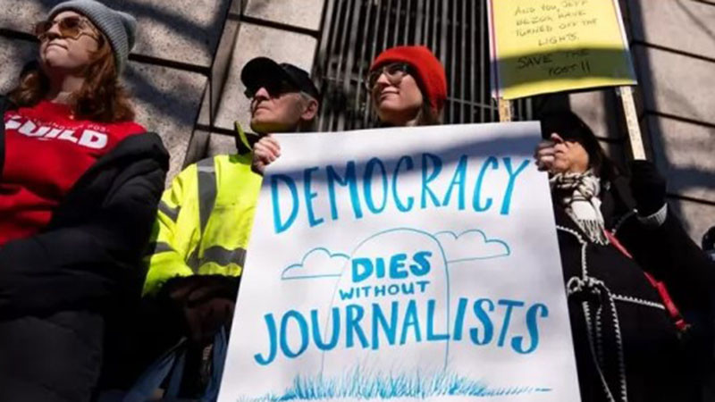 Протест срещу масовите съкращения във „Вашингтон пост“: Демокрацията умира в мрака