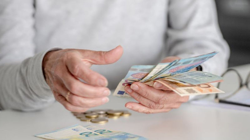 Изплащането на пенсиите чрез „Български пощи“ започва от днес