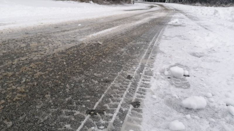 Шофьорите да тръгват на път, готови за зимни условия, предупреждават от АПИ