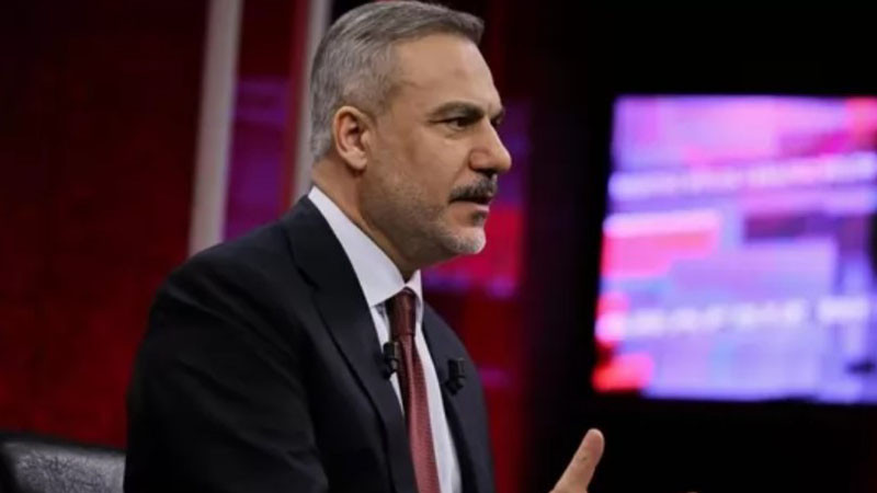 Хакан Фидан: Въздушните удари няма да предизвикат падане на режима в Иран