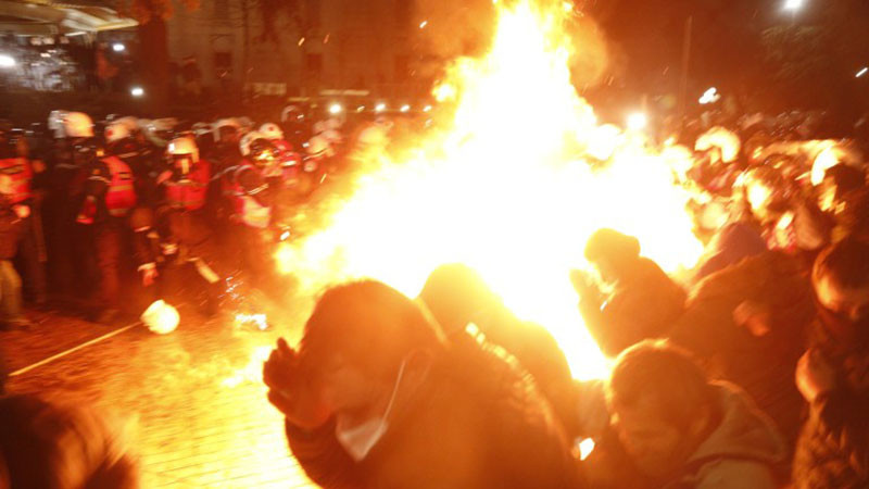 Антиправителствен протест се проведе пред офиса на премиера Еди Рама