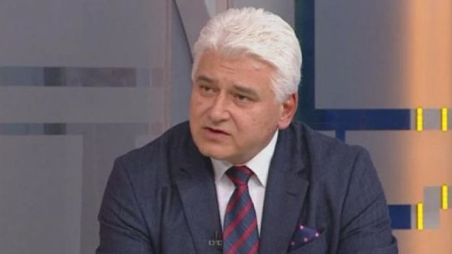 Първо парламентът излезе в коледна ваканция месец и половина Второ