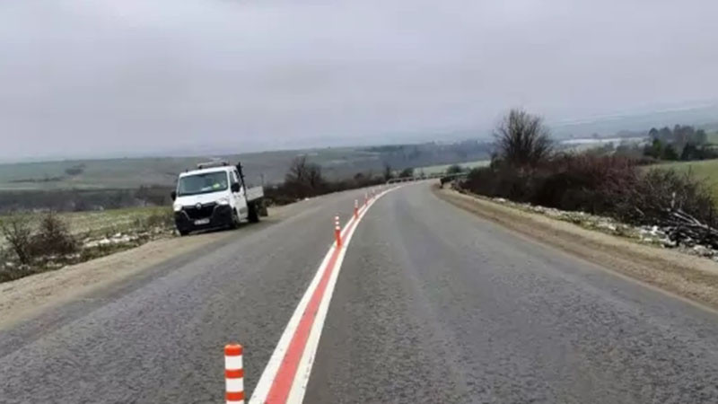 АПИ: Гъвкави ограничители ще разделят посоките на движение в участък от пътя между Телиш и Радомирци