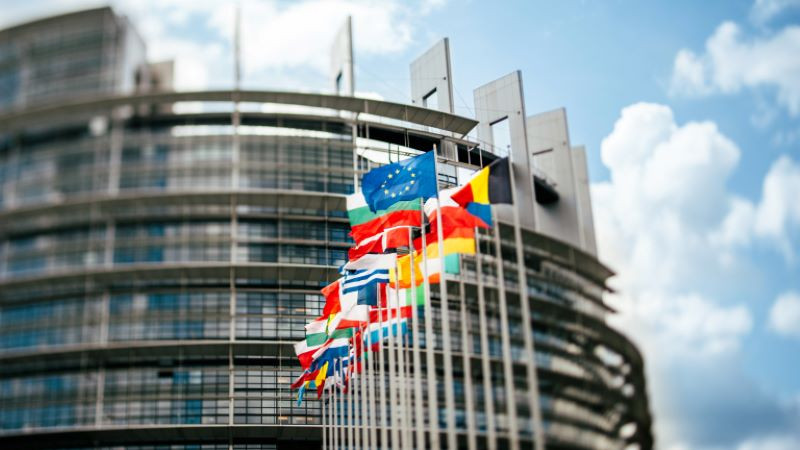 Eвропарламентът одобри заема от 90 млрд. евро за Украйна