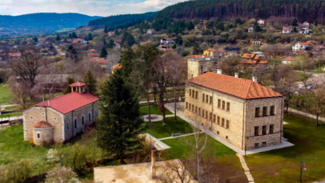 Докато държавните институции извършват масирани проверки в частно училище Космос