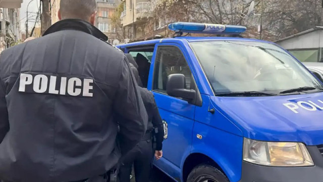 Девет криминално проявени лица са задържани с наркотици при специализирана