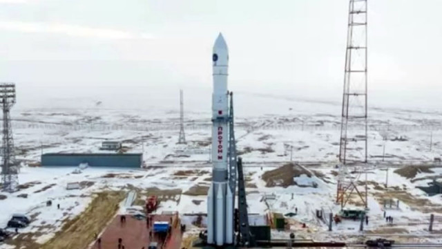 Ракета носител Протон М носеща горния блок ДМ 03 и