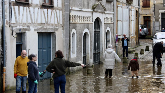 Бурята  Нилс във Франция взе втора жертва а смъртоносната стихия продължава да