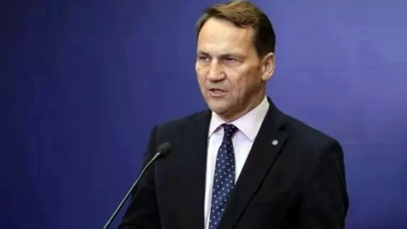 "САЩ печелят, а ние плащаме": Сикорски настоява Европа да има място на масата за преговори