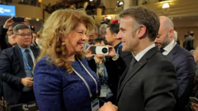 Президентът Илияна Йотова разговаря с френския си колега Еманюел Макрон