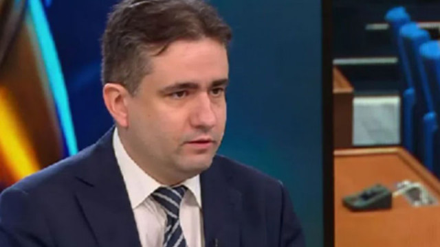 Божидар Божанов за "Петрохангейт": Васил Терзиев не трябва да подава остаква