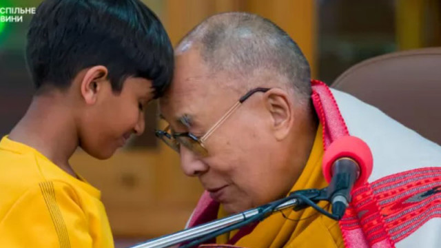 В тибетската традиция лама означава духовен учител и титлата не