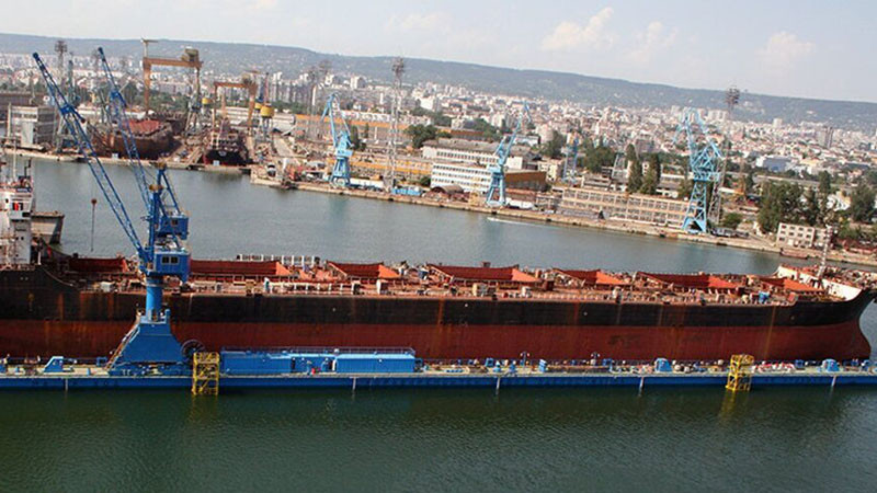 Кораборемонтът иска реципрочни такси за транзитните тирове заради Босфора